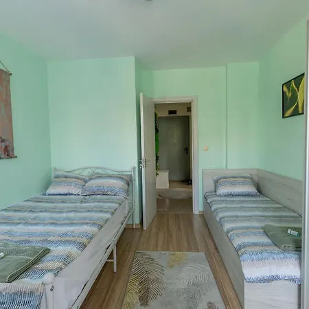 Апартамент Stylish 2bdr & Location & Free Parking