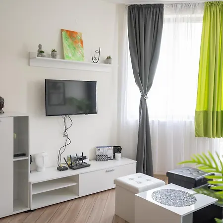 Stylish 2bdr & Location & Free Parking * Благоевград