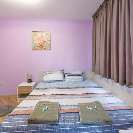 Апартамент Stylish 2bdr & Location & Free Parking Благоевград