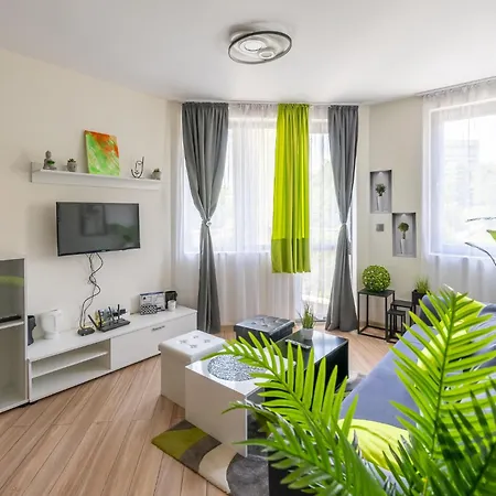 Апартамент Stylish 2bdr & Location & Free Parking *